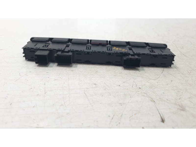 Recambio de warning para volkswagen t-cross life referencia OEM IAM 2GN927132D  