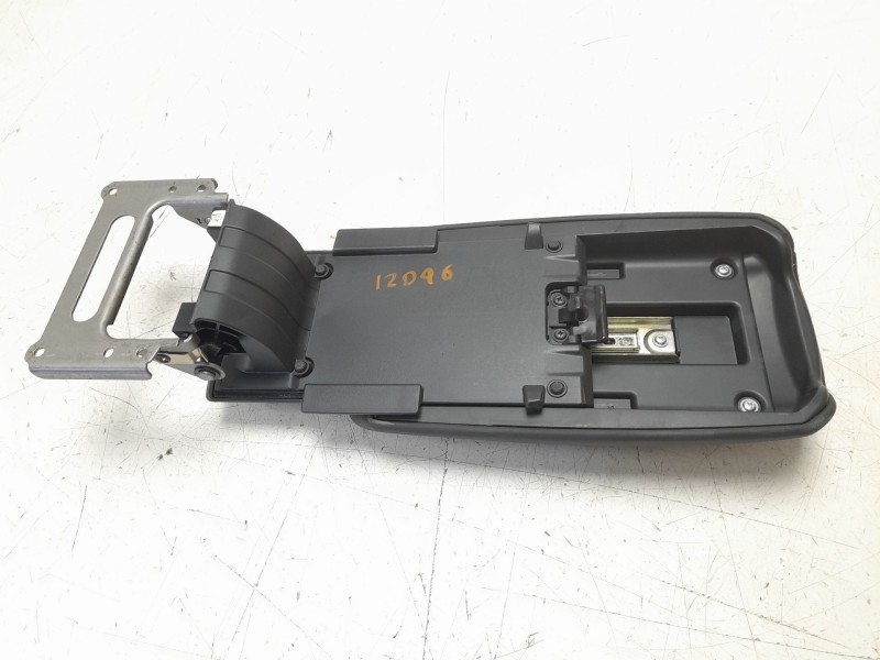 Recambio de apoyabrazos central para toyota corolla station wagon (_e21_) 2.0 hybrid (mzeh12) referencia OEM IAM 5890502G10C4  