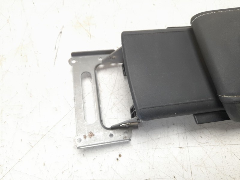 Recambio de apoyabrazos central para toyota corolla station wagon (_e21_) 2.0 hybrid (mzeh12) referencia OEM IAM 5890502G10C4  