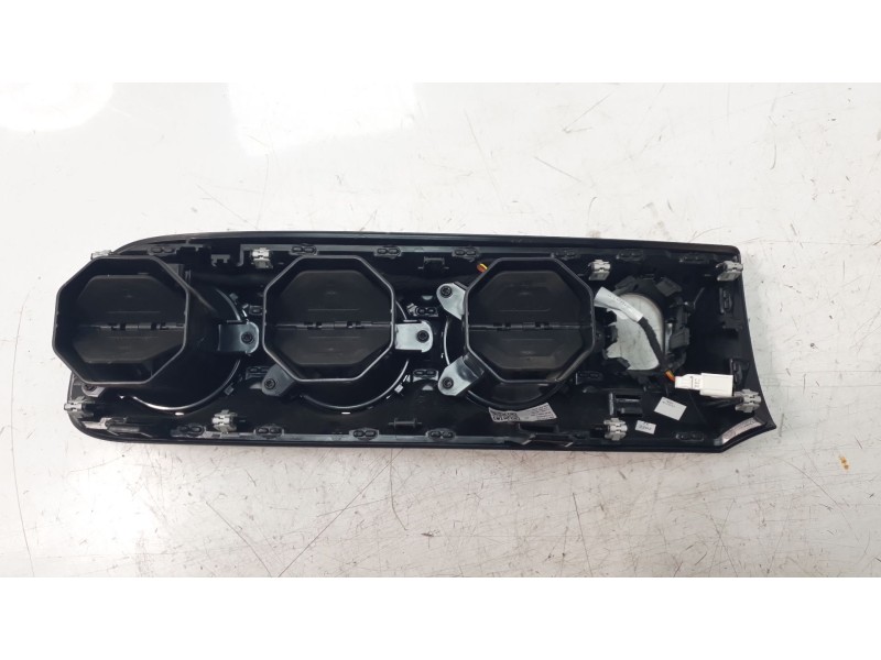 Recambio de aireador central para mercedes-benz clase cla (bm 118) shooting brake cla 200 d (118.612) referencia OEM IAM A177680