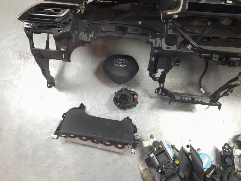 Recambio de kit airbag para toyota c-hr hybrid active referencia OEM IAM 55401F4010C0  