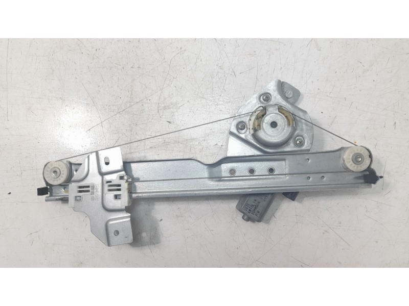 Recambio de elevalunas trasero derecho para dacia duster ambiance 4x2 referencia OEM IAM 8200733832  