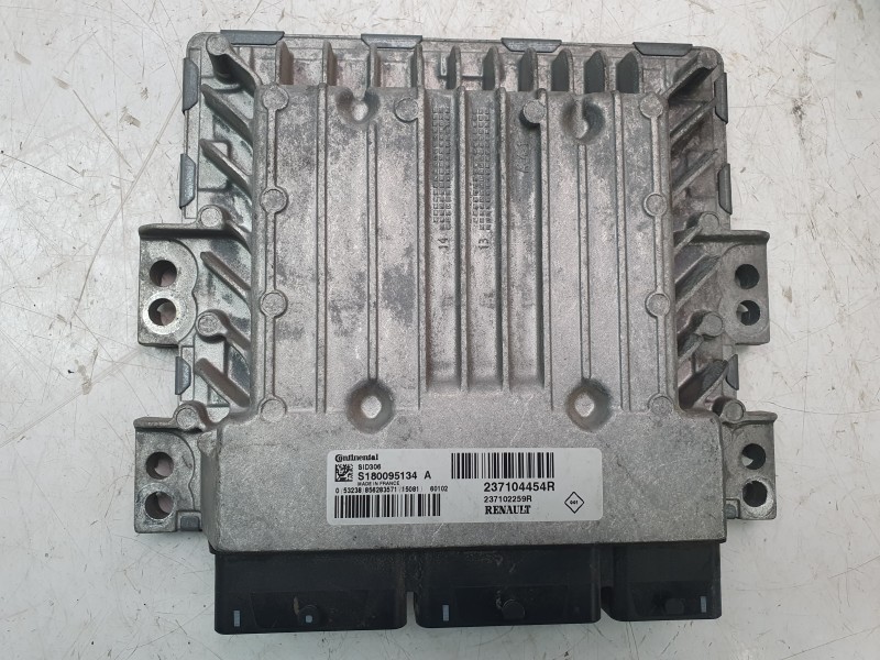 Recambio de centralita motor uce para dacia duster ambiance 4x2 referencia OEM IAM 237106972R  