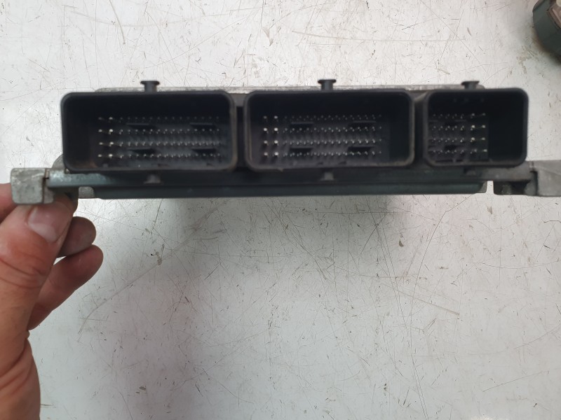 Recambio de centralita motor uce para dacia duster ambiance 4x2 referencia OEM IAM 237106972R  