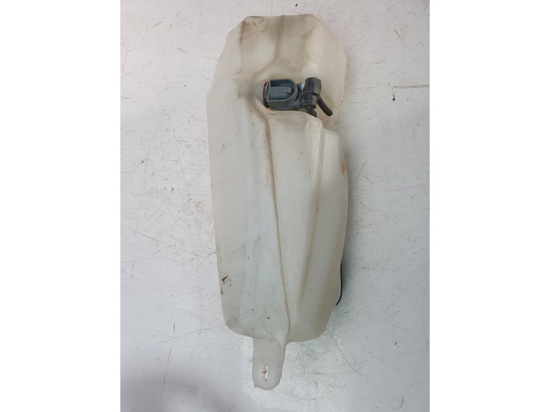 Recambio de deposito limpia para dacia duster ambiance 4x2 referencia OEM IAM 8200609549  