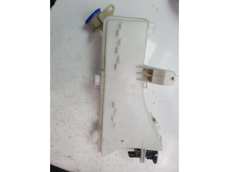 Recambio de deposito limpia para opel grandland x 120 aniversario referencia OEM IAM YP00066080  