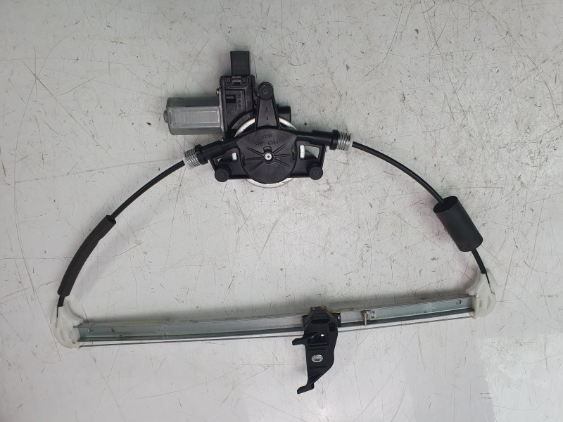 Recambio de elevalunas trasero derecho para mazda cx-3 100 aniversario referencia OEM IAM D10E72590A  