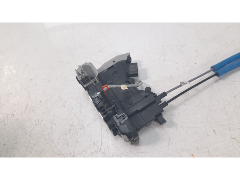 Recambio de cerradura puerta delantera derecha para hyundai kona pure referencia OEM IAM 81320J9010  