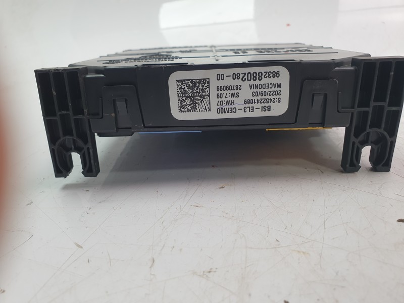 Recambio de caja reles / fusibles para opel grandland x 120 aniversario referencia OEM IAM 983288028000  