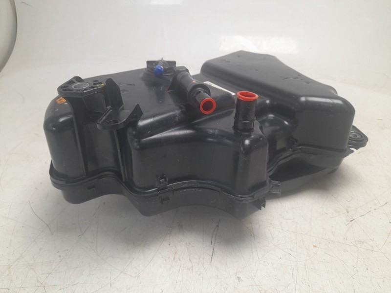 Recambio de deposito adblue para volkswagen touran (5t1) edition bmt referencia OEM IAM 5QA131877H  