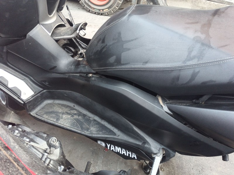 Recambio de moldura para yamaha x-max x-max 400 (sh11) referencia OEM IAM   