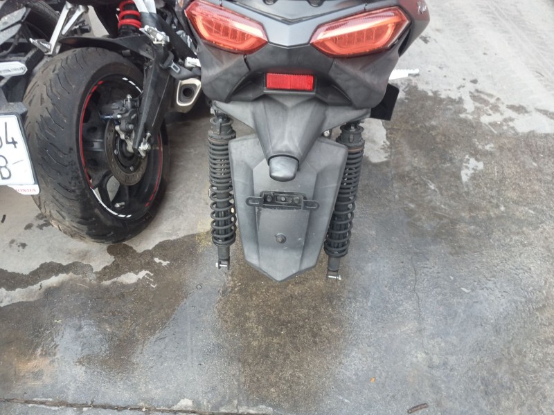 Recambio de portamatriculas para yamaha x-max x-max 400 (sh11) referencia OEM IAM   