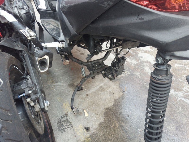 Recambio de caballete lateral para yamaha x-max x-max 400 (sh11) referencia OEM IAM   