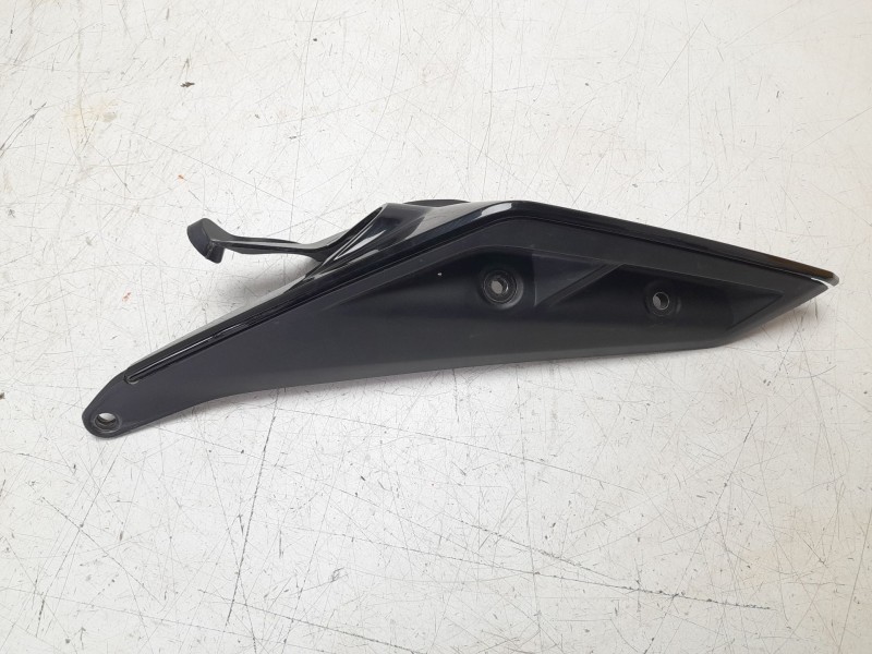Recambio de moldura para ktm 125 duke referencia OEM IAM 93008018010KC  