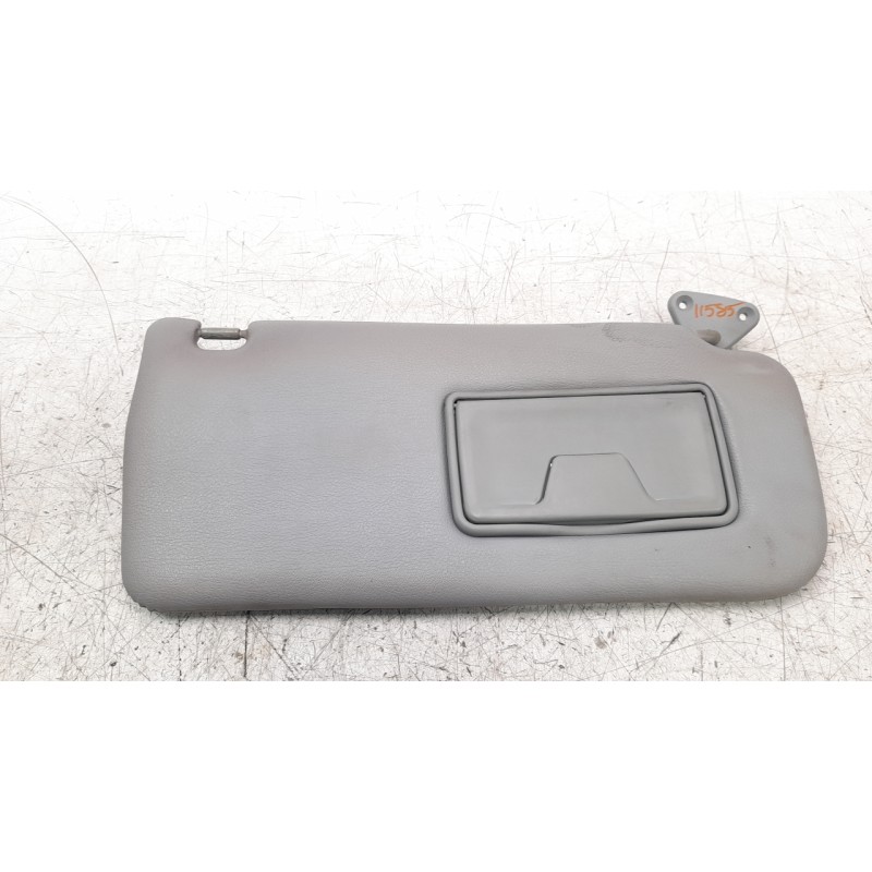 Recambio de parasol derecho para mitsubishi montero (v60/v70) 3.2 di-d cat referencia OEM IAM MN173560HA  