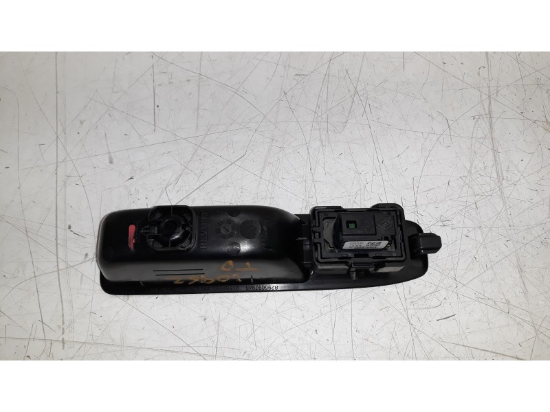 Recambio de mando elevalunas trasero derecho para renault captur ii 1.0 tce referencia OEM IAM 254218388R  