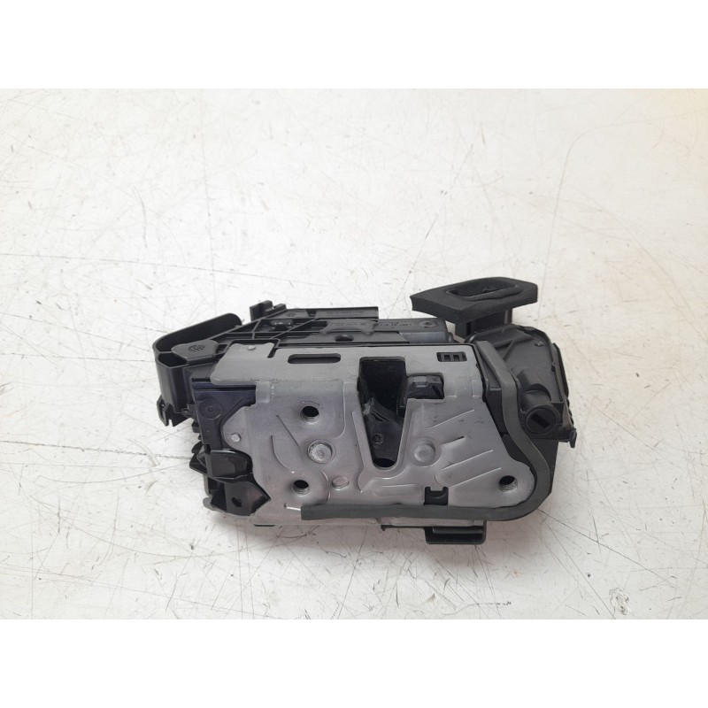 Recambio de cerradura puerta delantera derecha para seat leon sportstourer (kl8, kld) 2.0 tdi referencia OEM IAM 5TB837016E  
