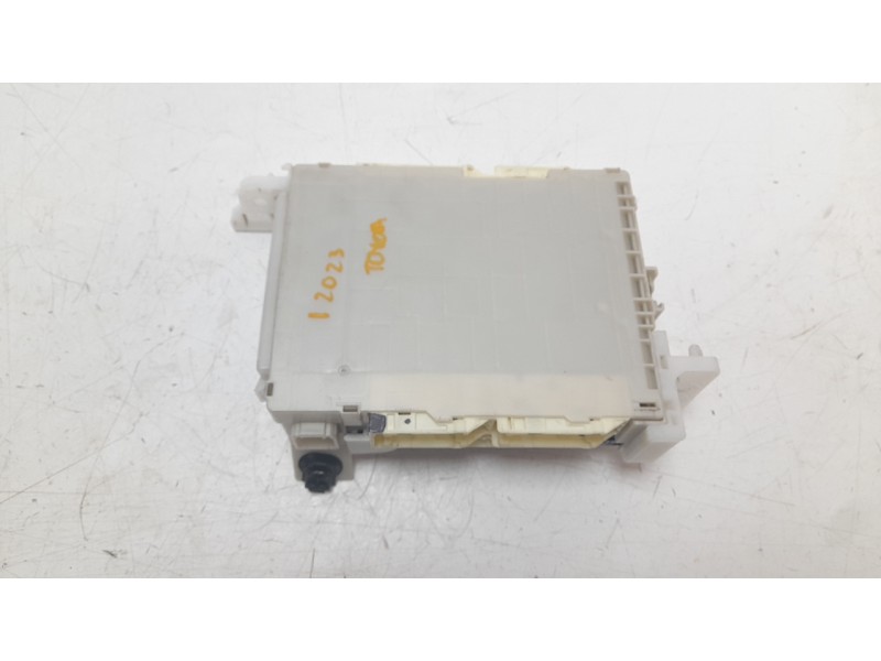 Recambio de modulo electronico para toyota yaris hybrid active referencia OEM IAM 892210D870 8273052K40 