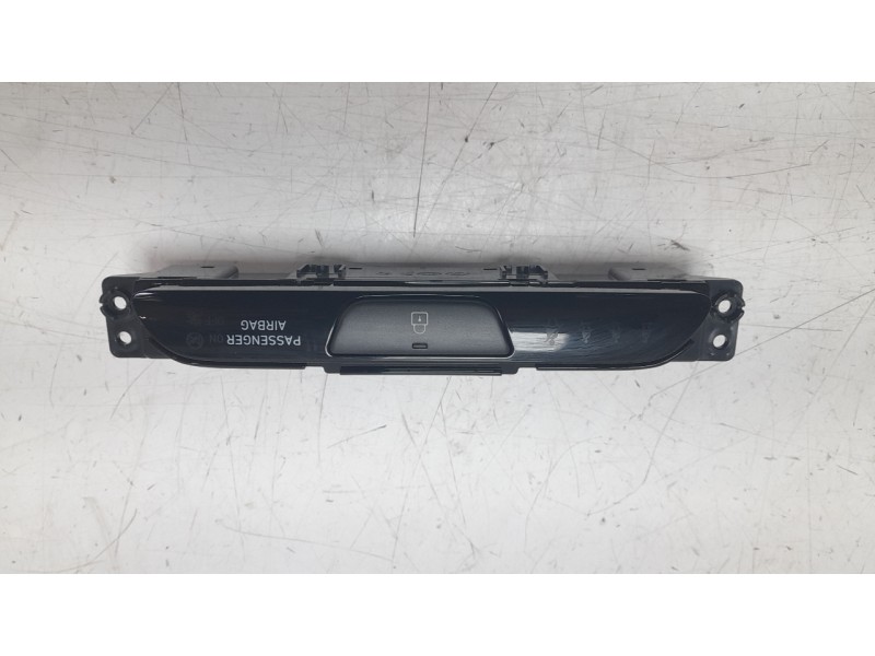 Recambio de interruptor para hyundai i30 (pd) tecno mild-hybrid referencia OEM IAM 3H31Y01300  