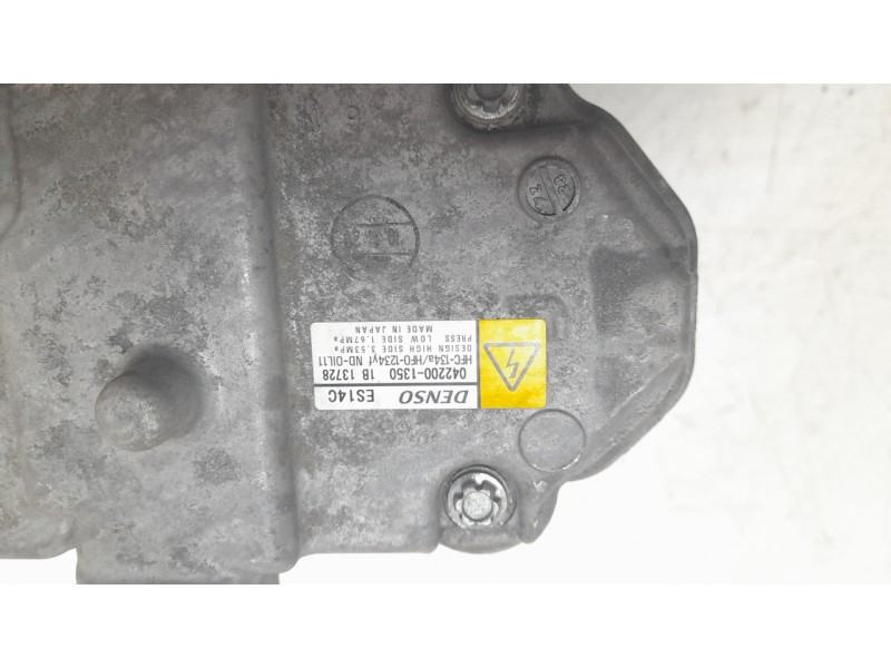 Recambio de compresor aire acondicionado para toyota yaris hybrid active referencia OEM IAM 0422001350  