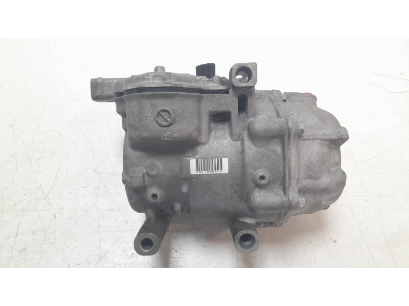 Recambio de compresor aire acondicionado para toyota yaris hybrid active referencia OEM IAM 0422001350  