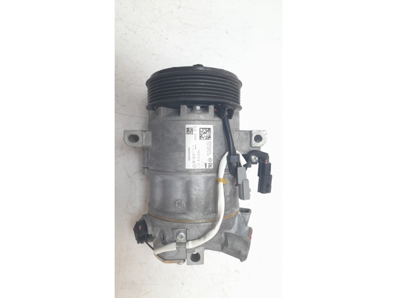Recambio de compresor aire acondicionado para renault clio v intens referencia OEM IAM 926004423R  