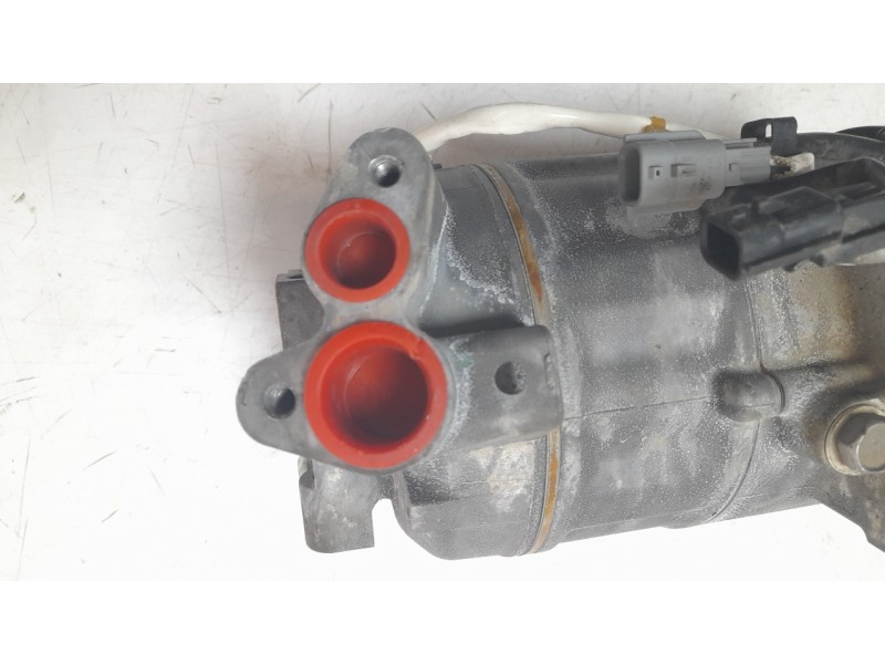 Recambio de compresor aire acondicionado para renault clio v intens referencia OEM IAM 926004423R  