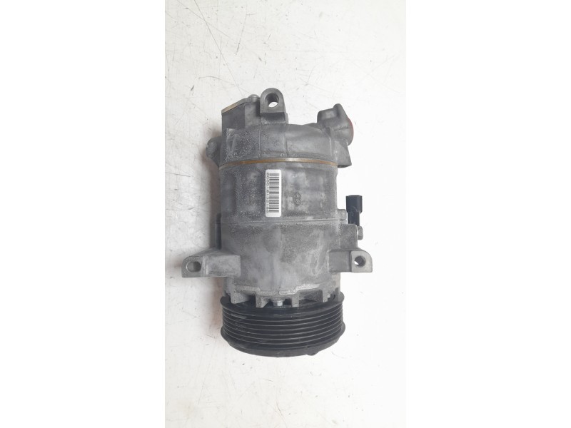 Recambio de compresor aire acondicionado para renault clio v intens referencia OEM IAM 926004423R  