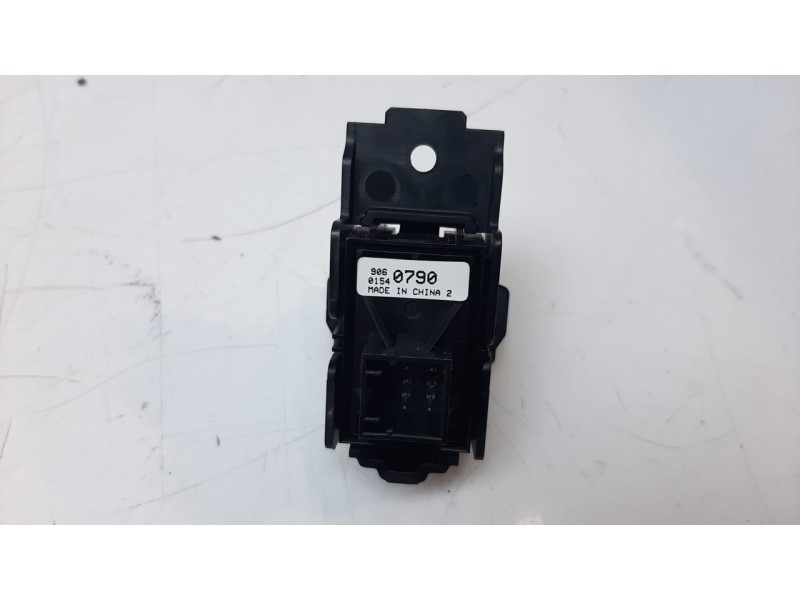 Recambio de interruptor para opel insignia country tourer 2.0 16v cdti referencia OEM IAM 9060790  