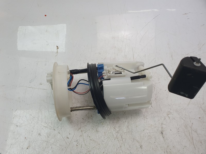 Recambio de bomba combustible para mazda cx-3 100 aniversario referencia OEM IAM PELK1335XA  