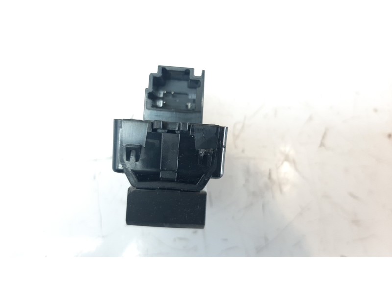 Recambio de mando elevalunas trasero izquierdo para renault captur ii 1.0 tce referencia OEM IAM 254218388R  