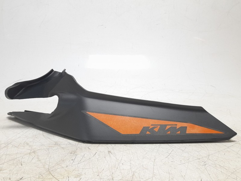 Recambio de moldura para ktm 125 duke 125 duke referencia OEM IAM 93008018010KC  