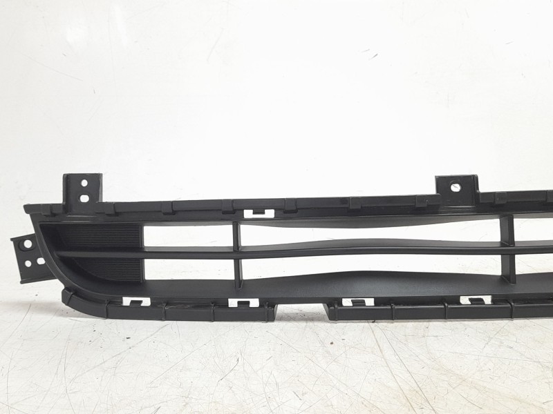 Recambio de rejilla paragolpes central para ssangyong tivoli urban 4x2 referencia OEM IAM 7876135000  
