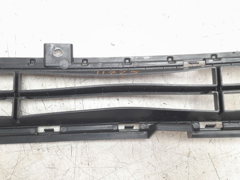 Recambio de rejilla paragolpes central para ssangyong tivoli urban 4x2 referencia OEM IAM 7876135000  