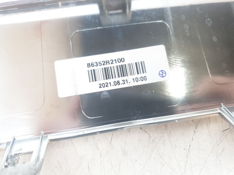 Recambio de moldura paragolpe delantera para kia sportage v (nq5) 1.6 t-gdi referencia OEM IAM 86352R2100  