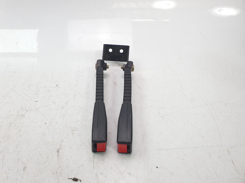 Recambio de enganche cinturon central para invicta metro pick up electrico referencia OEM IAM ENGANCHE  