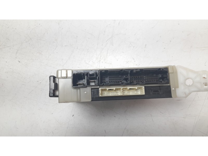 Recambio de caja reles / fusibles para toyota c-hr hybrid active referencia OEM IAM 98221F4020  82730F4010B MB2380009611 , A121T