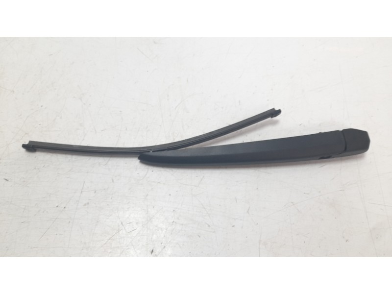 Recambio de brazo limpia trasero para toyota c-hr hybrid active referencia OEM IAM 85241F4010  