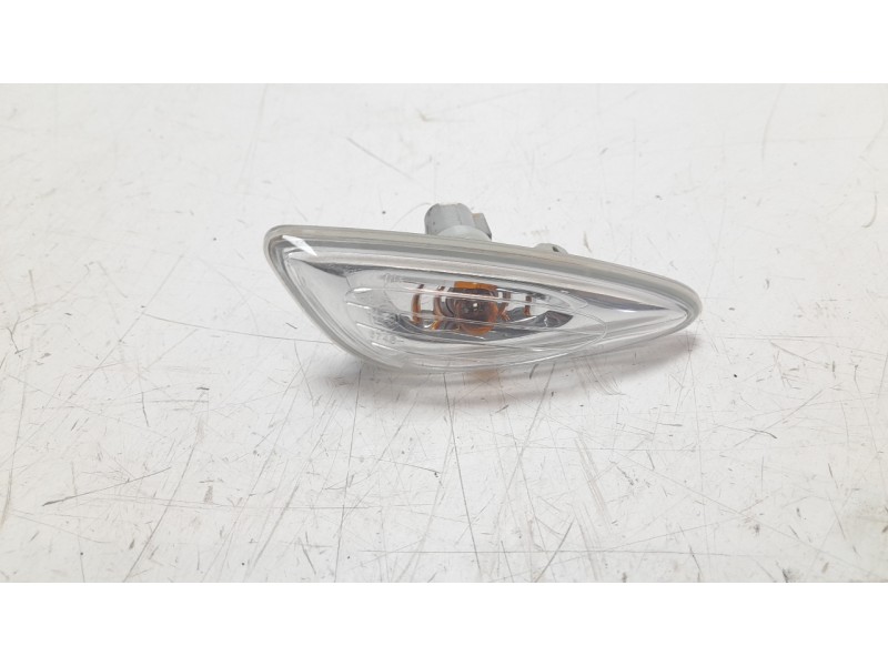 Recambio de piloto lateral derecho para kia xceed business referencia OEM IAM 92304A20  