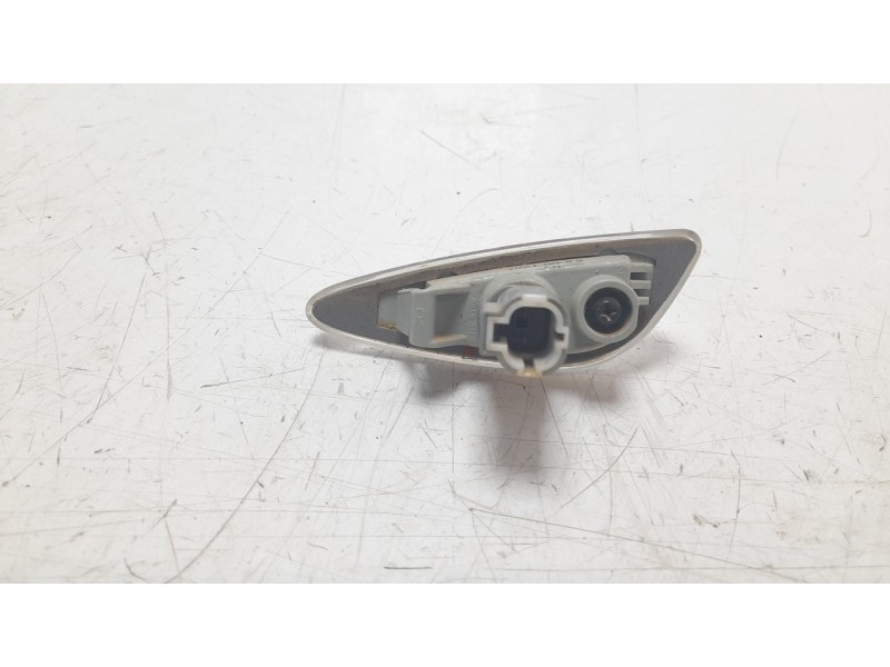 Recambio de piloto lateral derecho para kia xceed business referencia OEM IAM 92304A20  