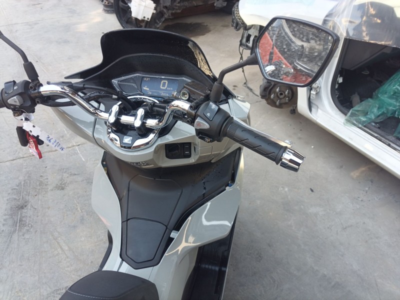 Recambio de piña luces derecha para honda pcx pcx 125 (jk05) referencia OEM IAM   