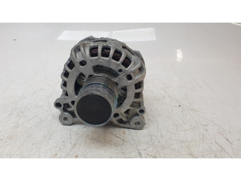 Recambio de alternador para volkswagen golf vii lim. (bq1) business referencia OEM IAM 04E903015A ALF870501 