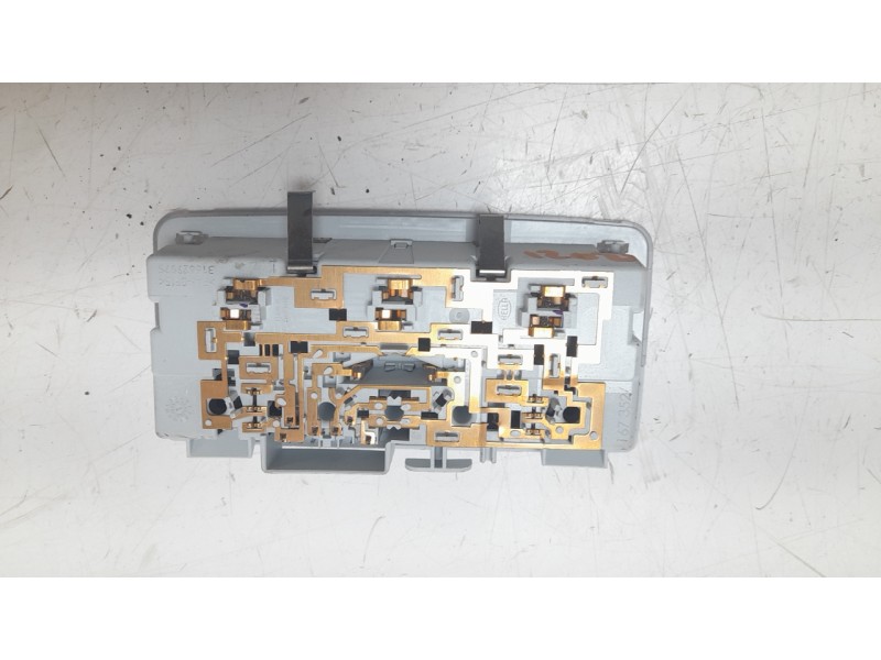 Recambio de luz interior para opel grandland x 120 aniversario referencia OEM IAM 167352  