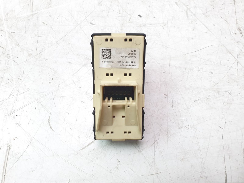 Recambio de mando elevalunas trasero derecho para kia niro (sg2) hybrid concept referencia OEM IAM 93681AT000  