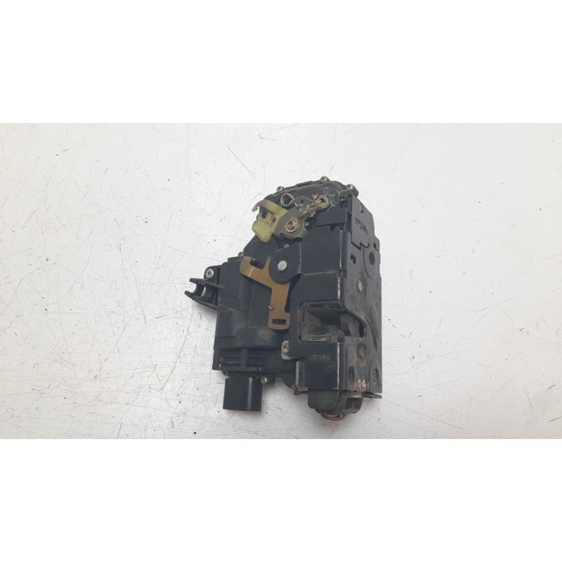 Recambio de cerradura puerta delantera derecha para volkswagen golf iv (1j1) 1.6 16v referencia OEM IAM 3B1837016AD  CRDVW1002 ,