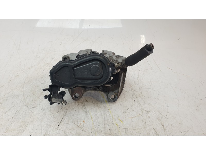 Recambio de pinza de freno trasera derecha para mercedes-benz clase gla (w156) gla 200 cdi (156.908) referencia OEM IAM A2464232