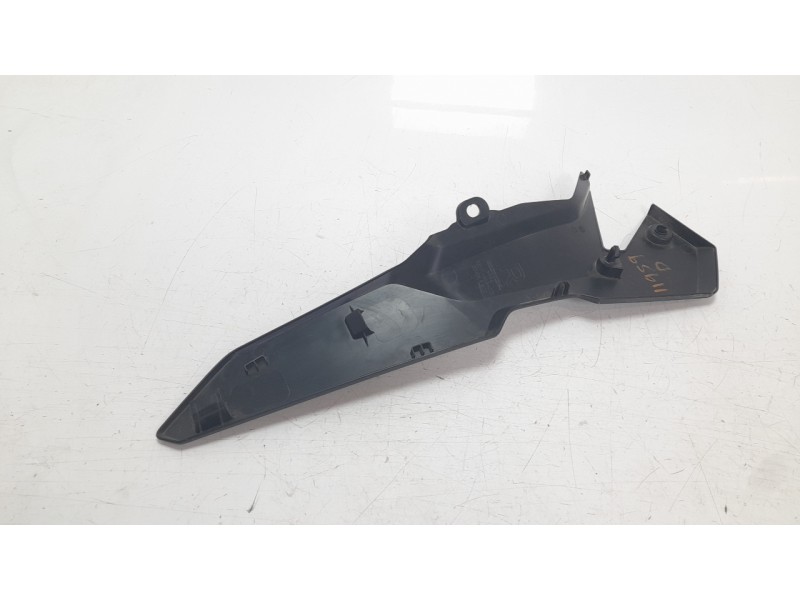 Recambio de moldura para honda cb 750 hornet referencia OEM IAM 83511MLBD00  
