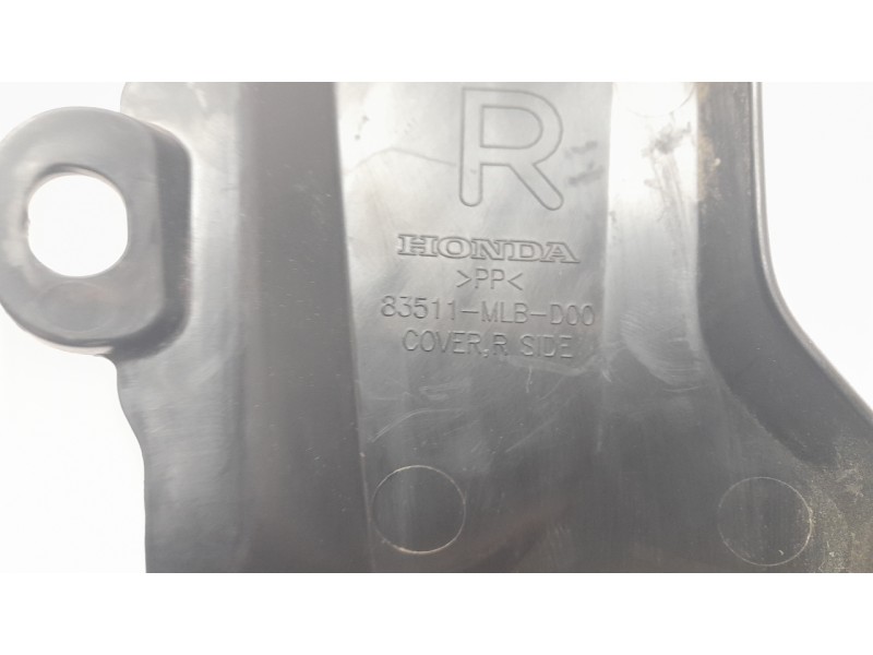 Recambio de moldura para honda cb 750 hornet referencia OEM IAM 83511MLBD00  