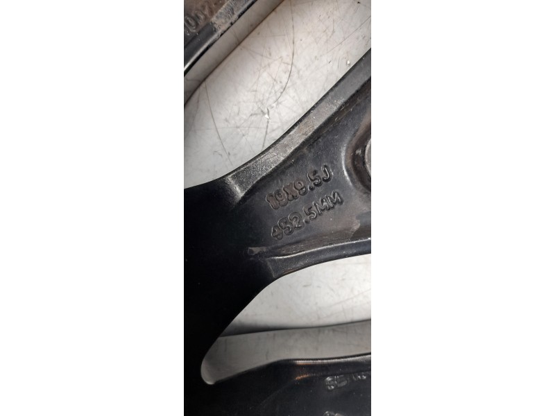 Recambio de llanta para ford mustang gt referencia OEM IAM FR3J1007BD  