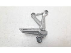 Recambio de estribera derecha para honda cb 750 hornet referencia OEM IAM 50715MJWJ00  